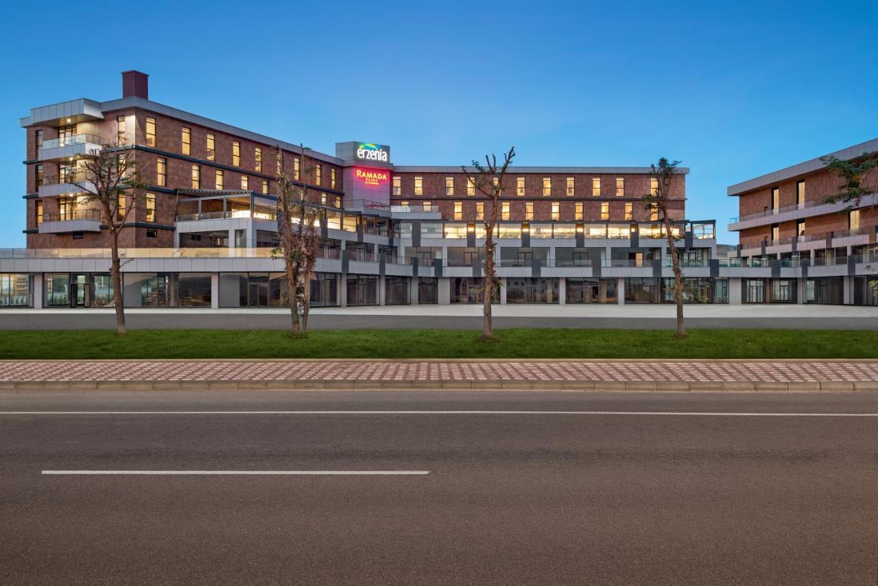 Ramada Plaza By Wyndham Batman Hotel ภายนอก รูปภาพ