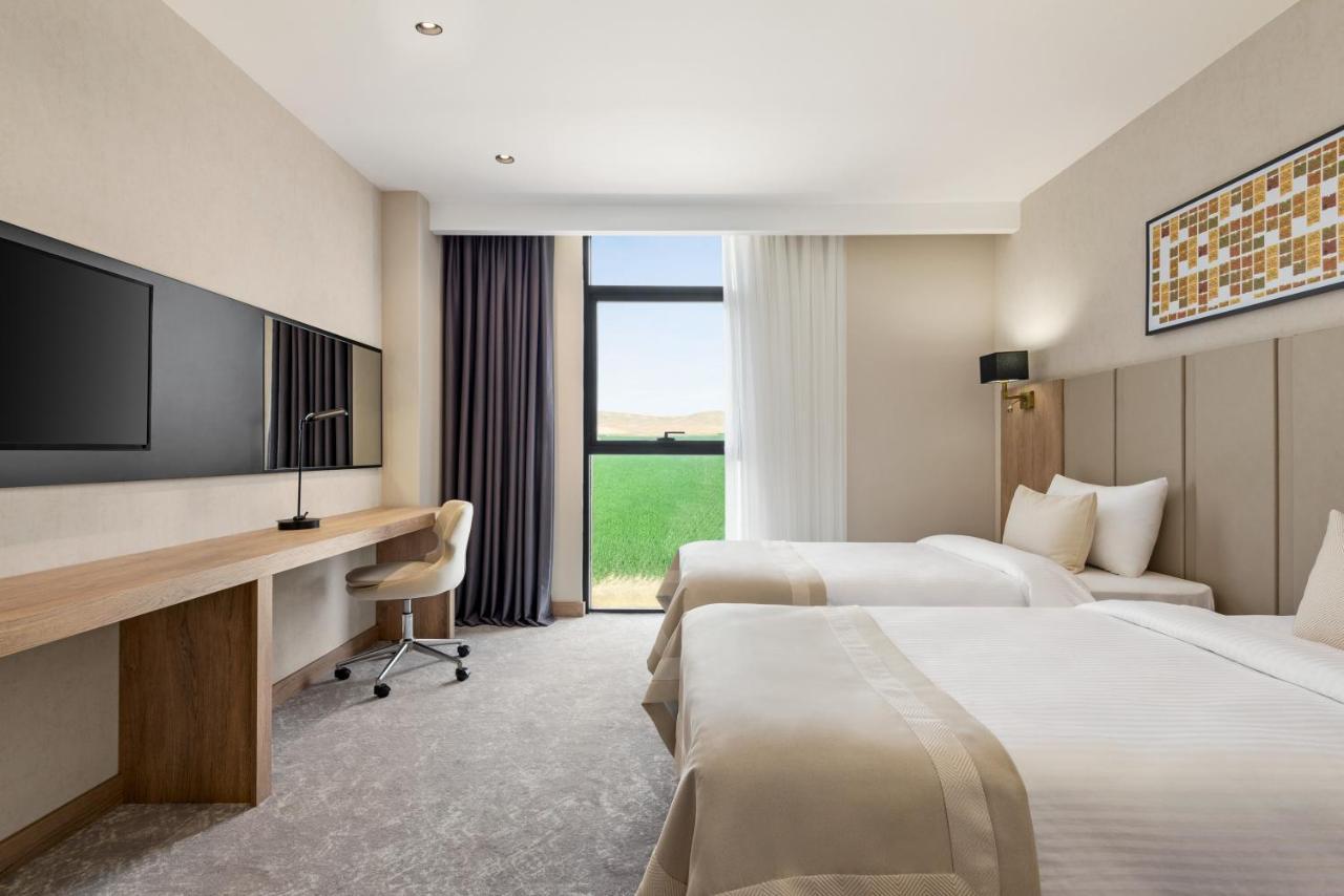 Ramada Plaza By Wyndham Batman Hotel ภายนอก รูปภาพ
