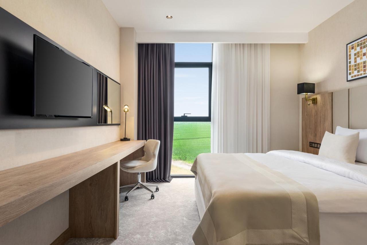 Ramada Plaza By Wyndham Batman Hotel ภายนอก รูปภาพ