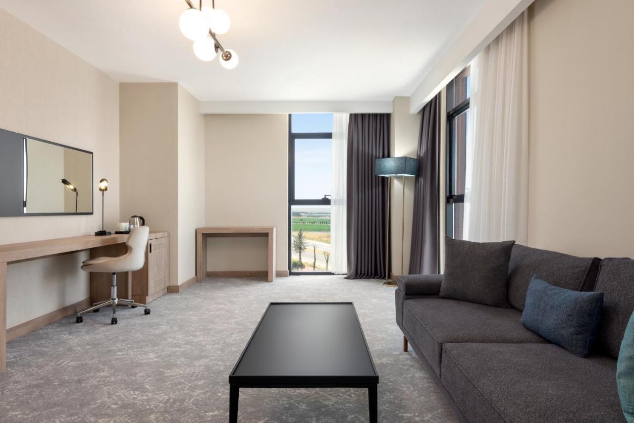 Ramada Plaza By Wyndham Batman Hotel ภายนอก รูปภาพ