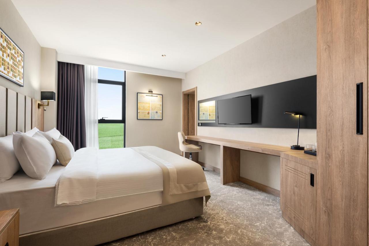 Ramada Plaza By Wyndham Batman Hotel ภายนอก รูปภาพ