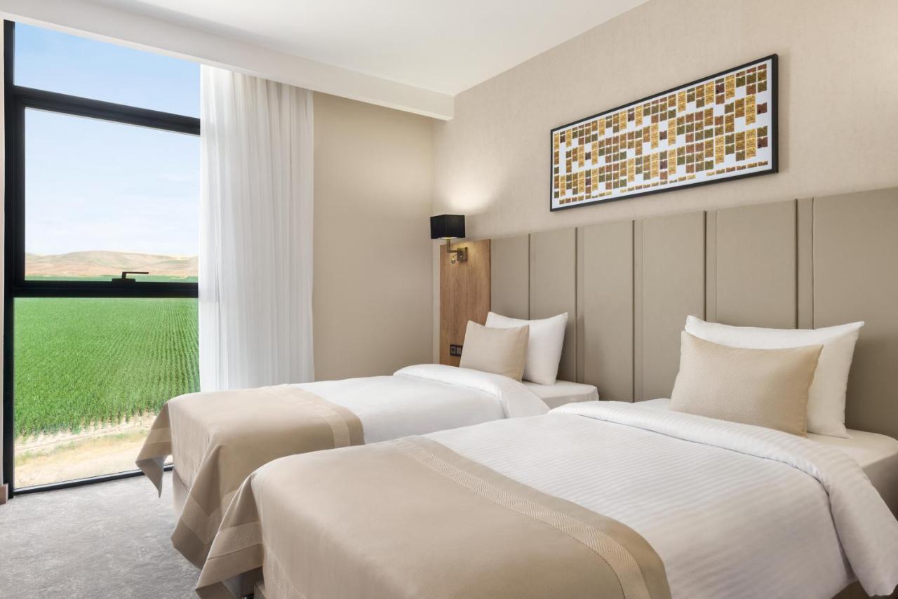 Ramada Plaza By Wyndham Batman Hotel ภายนอก รูปภาพ