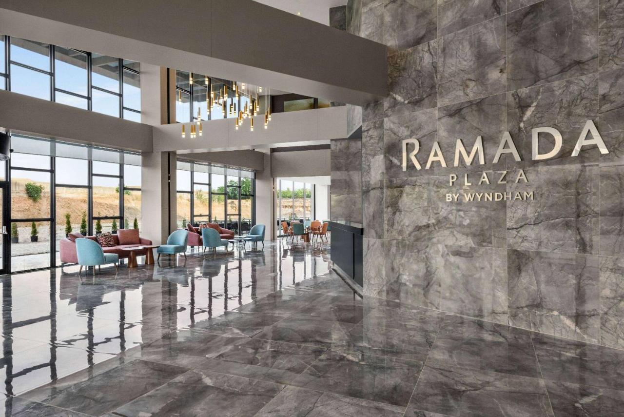 Ramada Plaza By Wyndham Batman Hotel ภายนอก รูปภาพ
