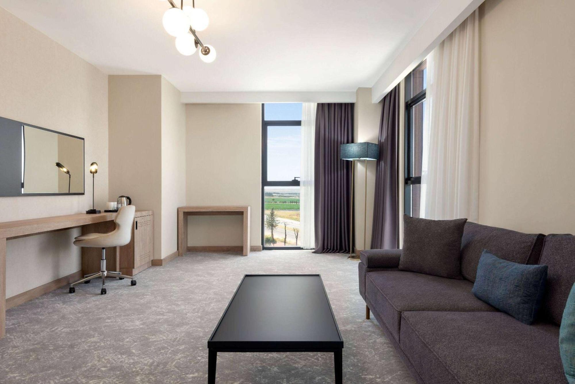 Ramada Plaza By Wyndham Batman Hotel ภายนอก รูปภาพ