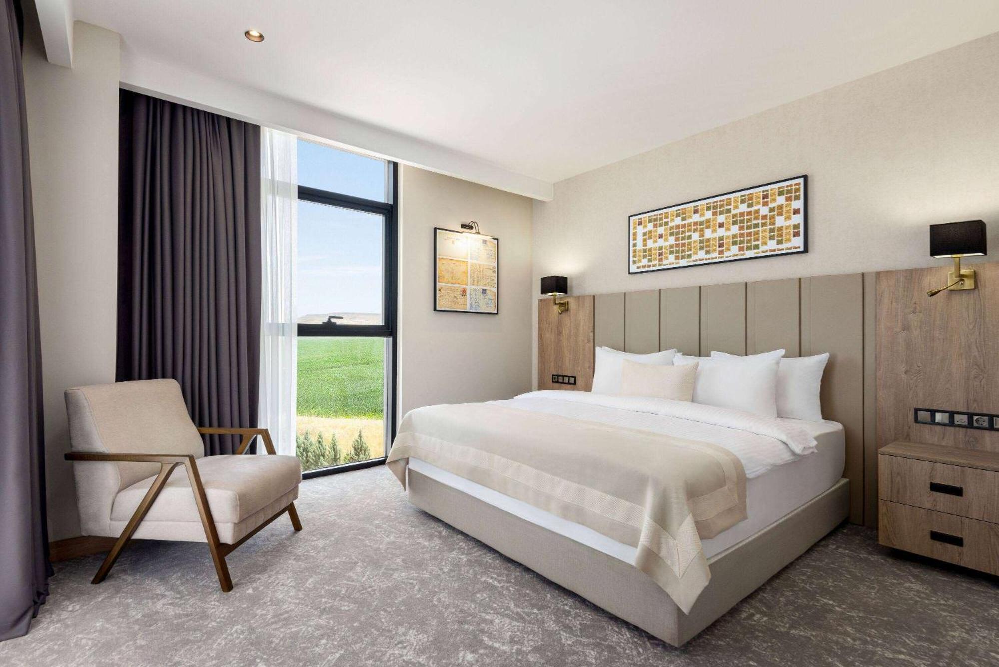 Ramada Plaza By Wyndham Batman Hotel ภายนอก รูปภาพ