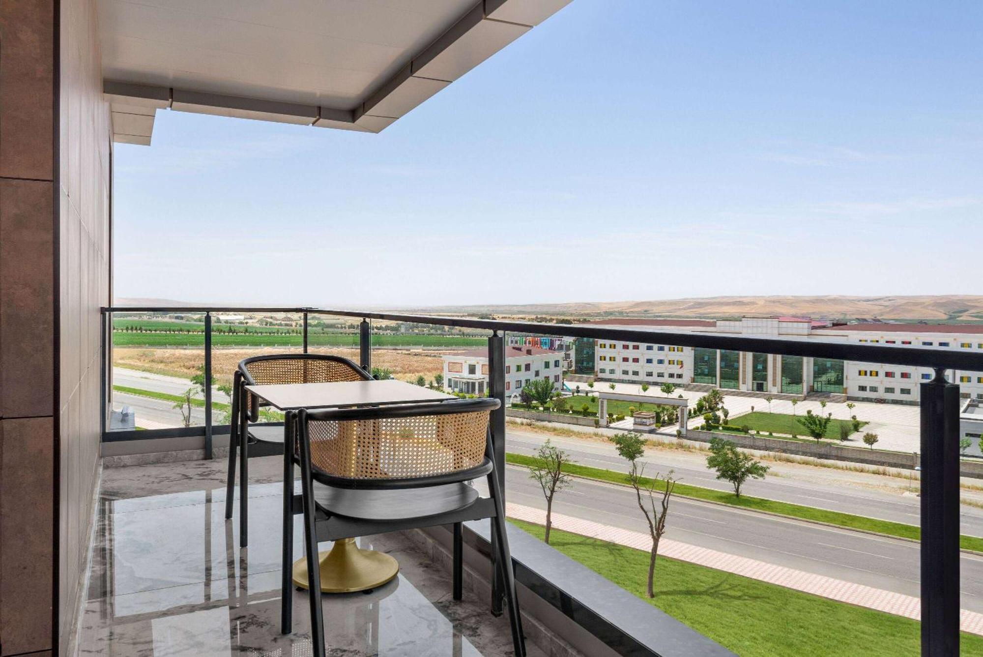 Ramada Plaza By Wyndham Batman Hotel ภายนอก รูปภาพ