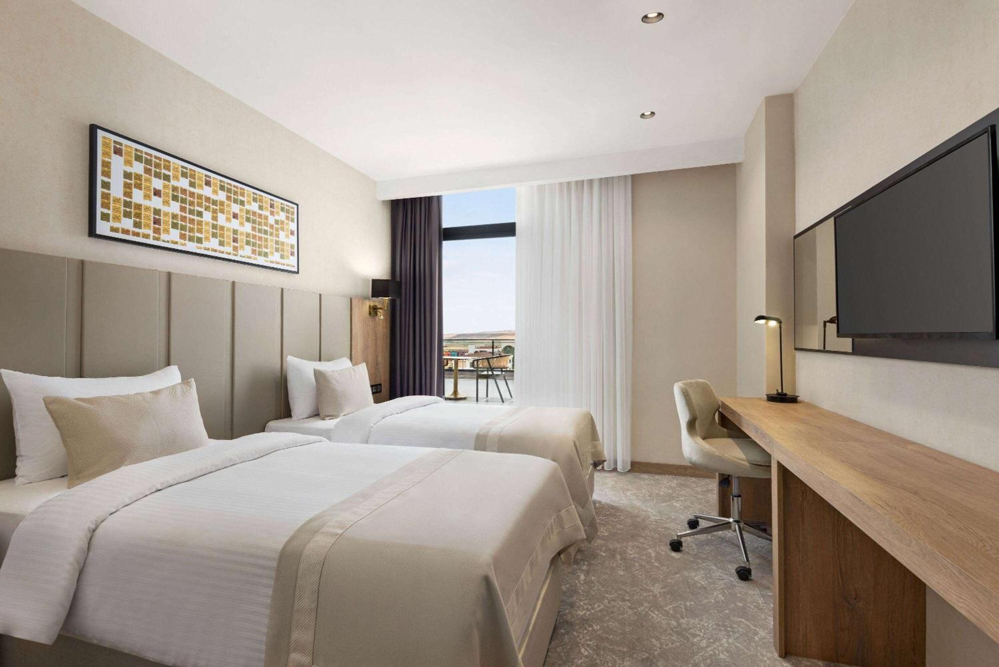 Ramada Plaza By Wyndham Batman Hotel ภายนอก รูปภาพ
