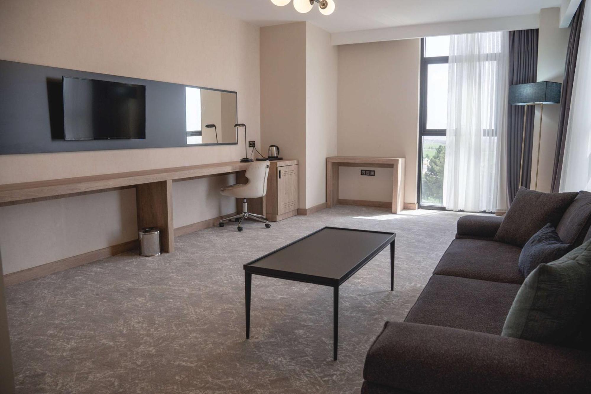 Ramada Plaza By Wyndham Batman Hotel ภายนอก รูปภาพ