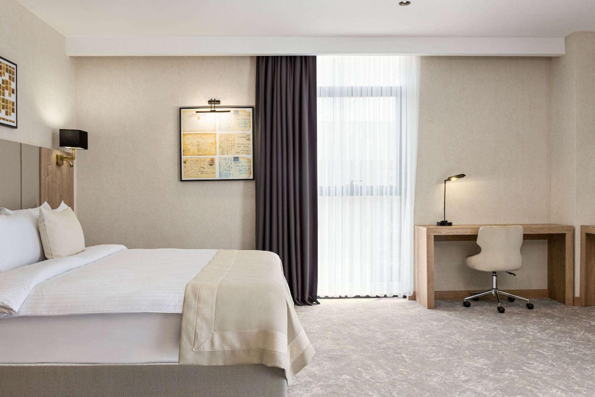 Ramada Plaza By Wyndham Batman Hotel ภายนอก รูปภาพ
