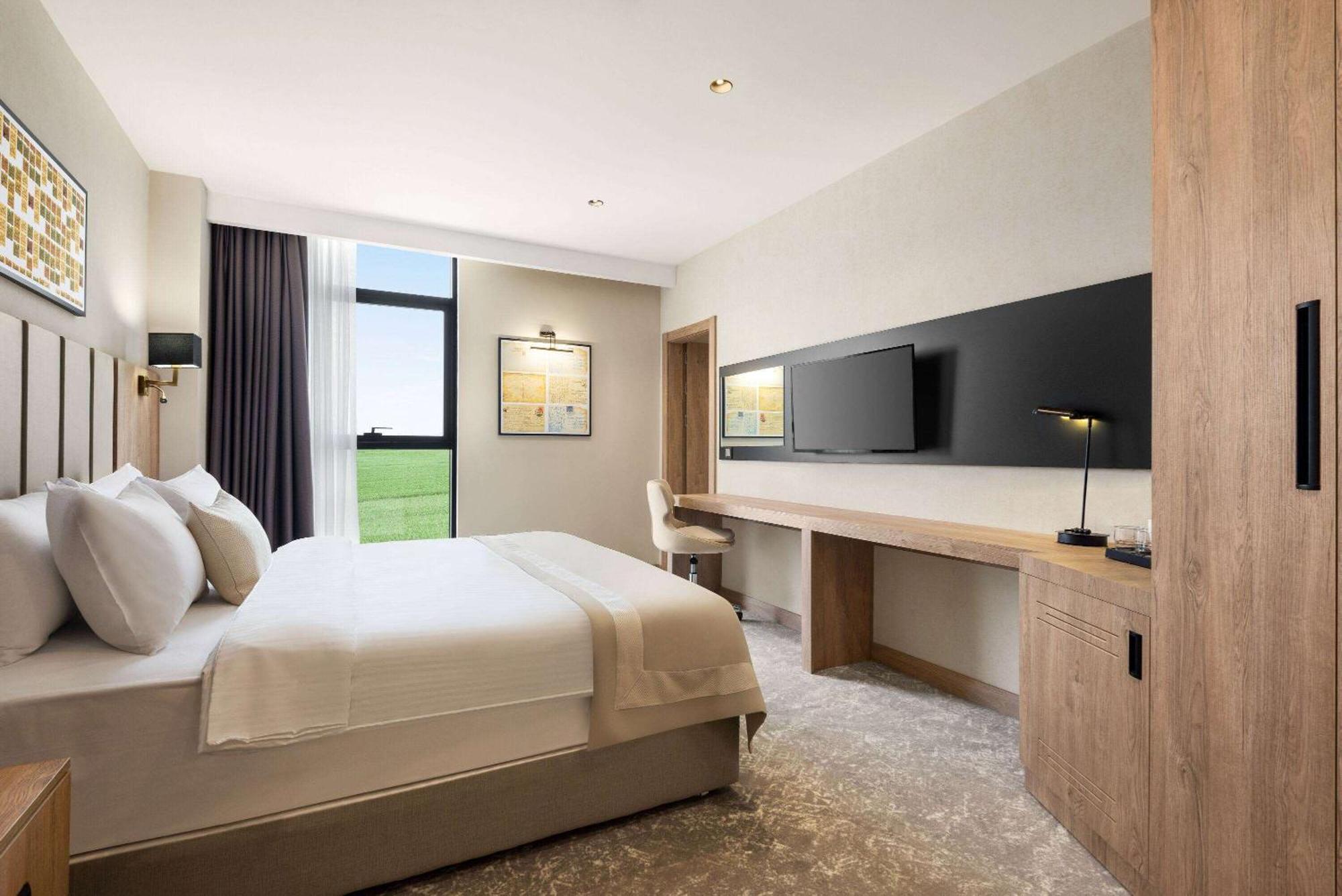 Ramada Plaza By Wyndham Batman Hotel ภายนอก รูปภาพ
