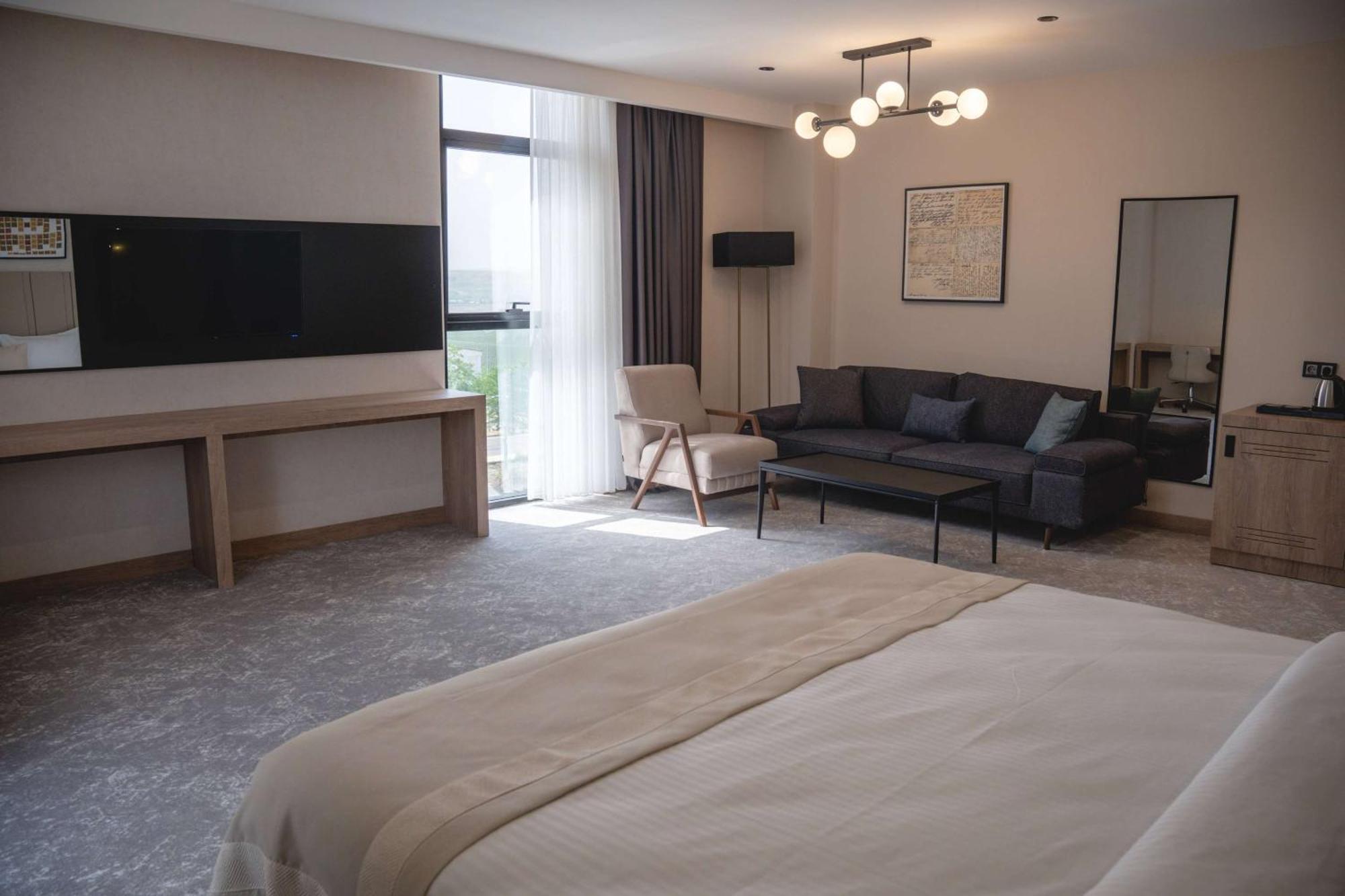 Ramada Plaza By Wyndham Batman Hotel ภายนอก รูปภาพ